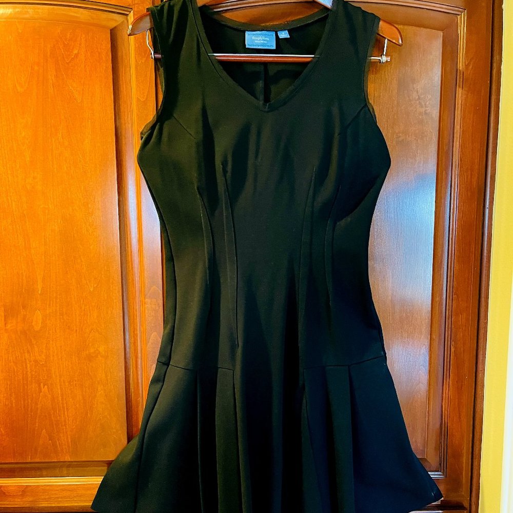 Simply Vera Wang Black Fit & Flare Cocktail Dress. Small. Knee length.